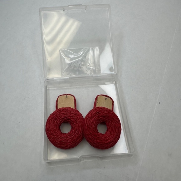 Raffia Fuchsia Circle Earrings - Picture 2 of 4